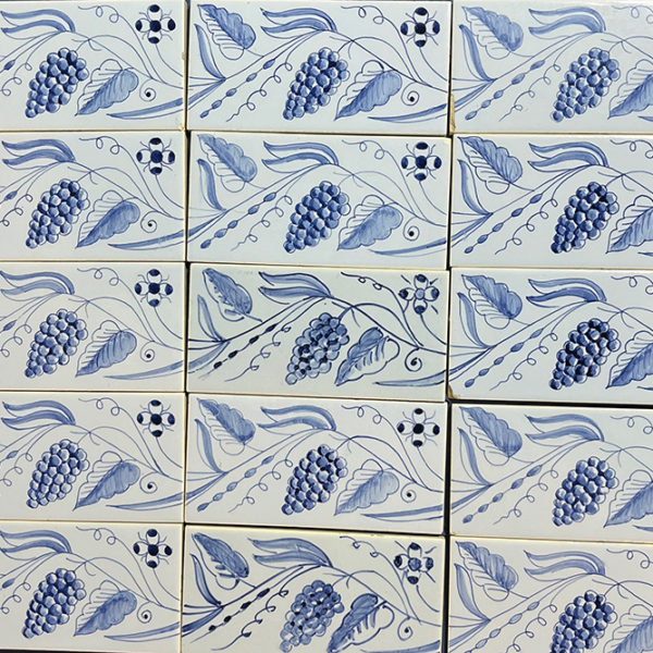 W-47 - Westraven: Grapes - Set of 15 Border Tiles